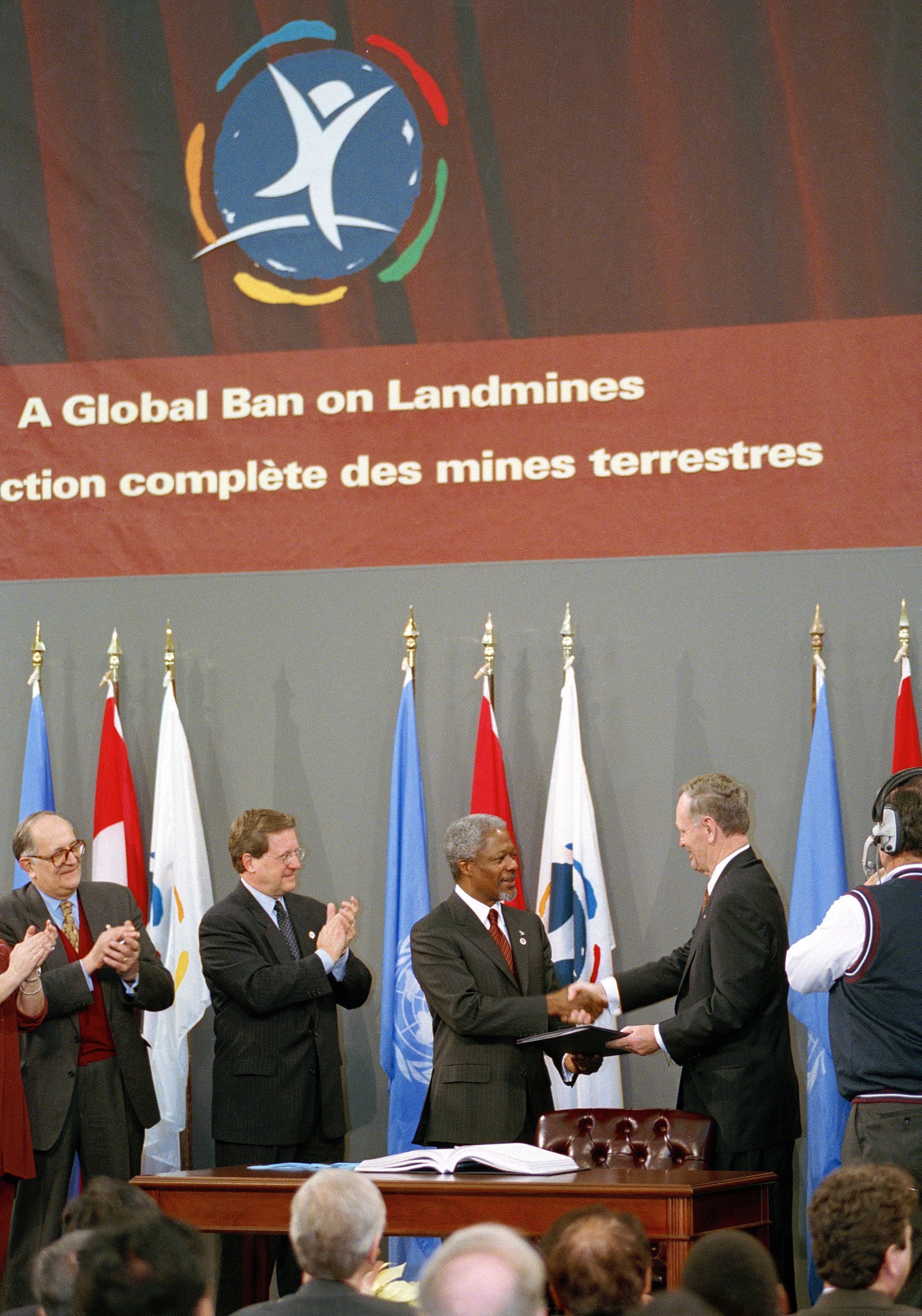 Secretary General Kofi Annan. To the left of the Secretary-General is Foreign Minister Lloyd Axworthy.03 December 1997,Ottawa,Canada.UN Photo/Evan Schneider