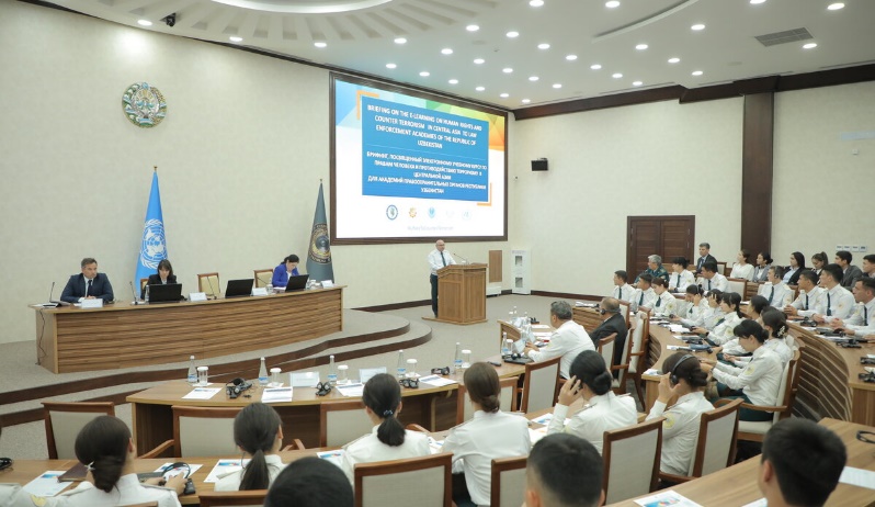 A group of people in a conference room

Description automatically generated