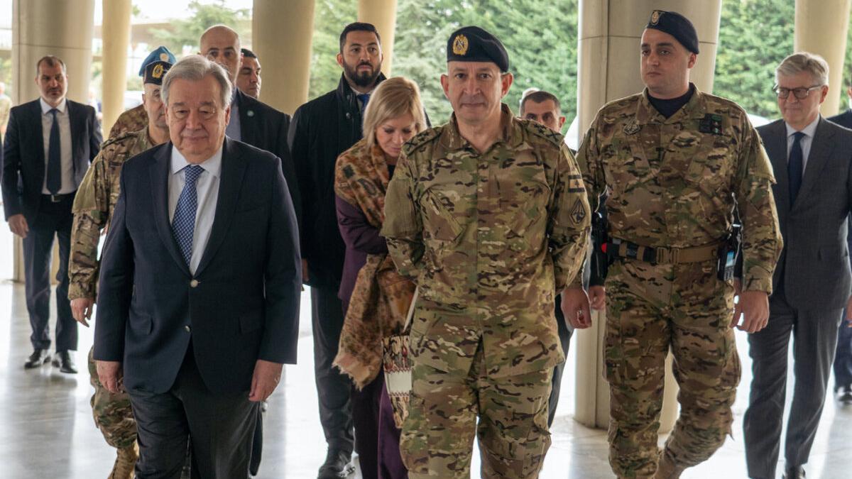 António Guterres with Commander of the Lebanese Armed Forces and other UN officials.