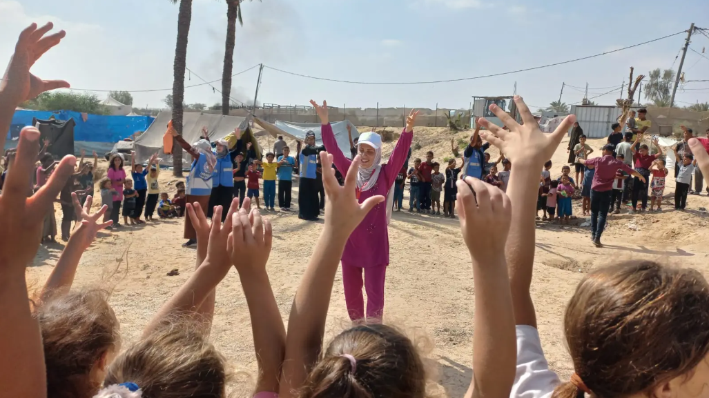The Palestinian Organization for Development (POD) Risk Education Officer providing an EORE session for children in Khan Younes - Al Mawasi, Middle Area, Gaza Strip, June 2024