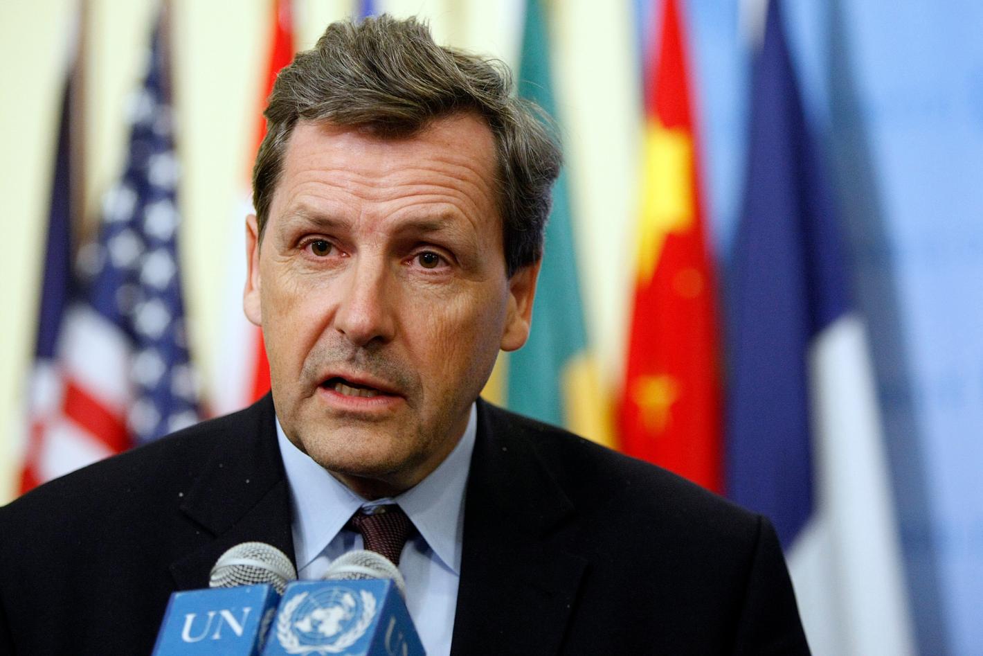 Alain Le Roy, Under-Secretary-General for Peacekeeping Operations, briefs reporters following Security Council consultations on the United Nations Mission in the Central African Republic and Chad (MINURCAT).