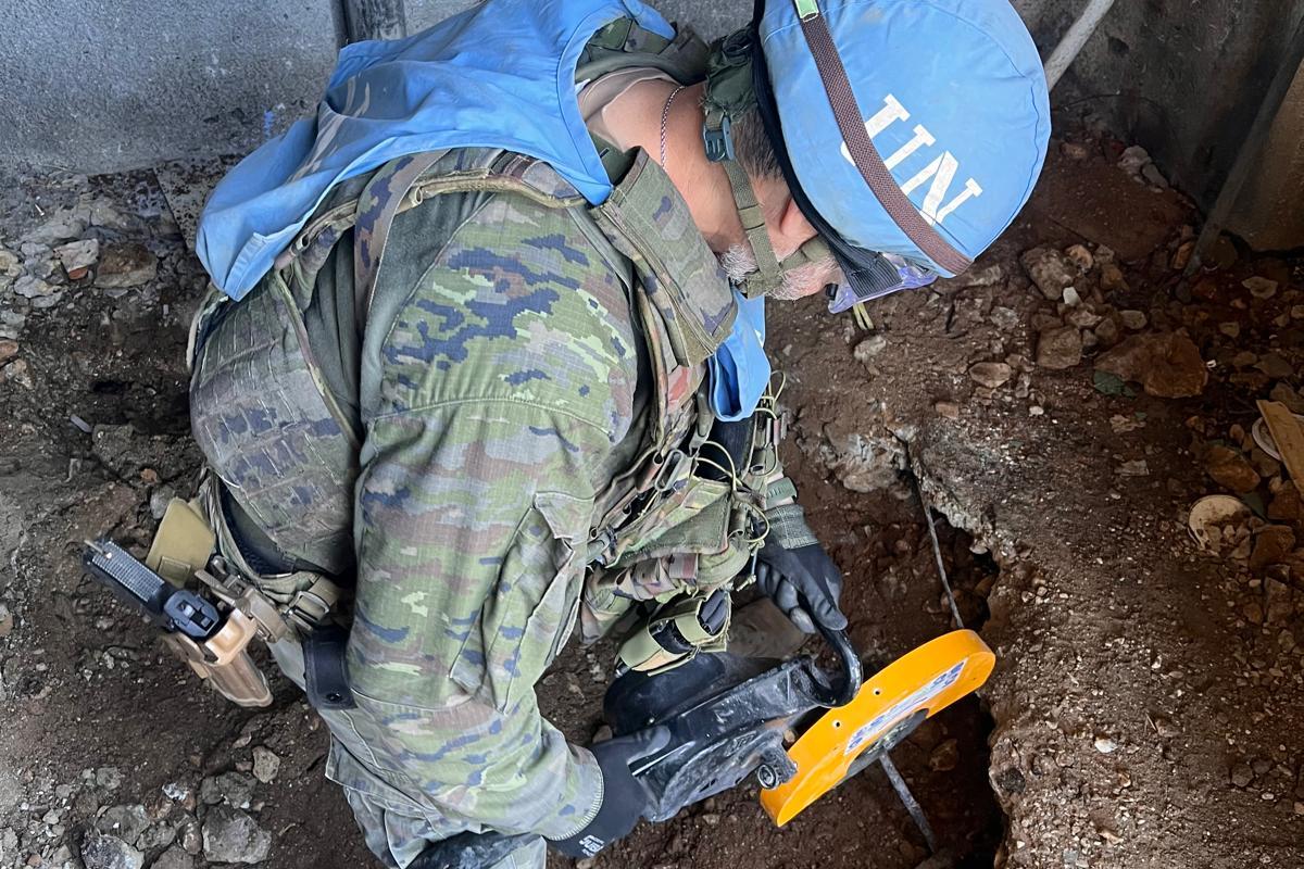 Peacekeepers support LAF in removing UXOs