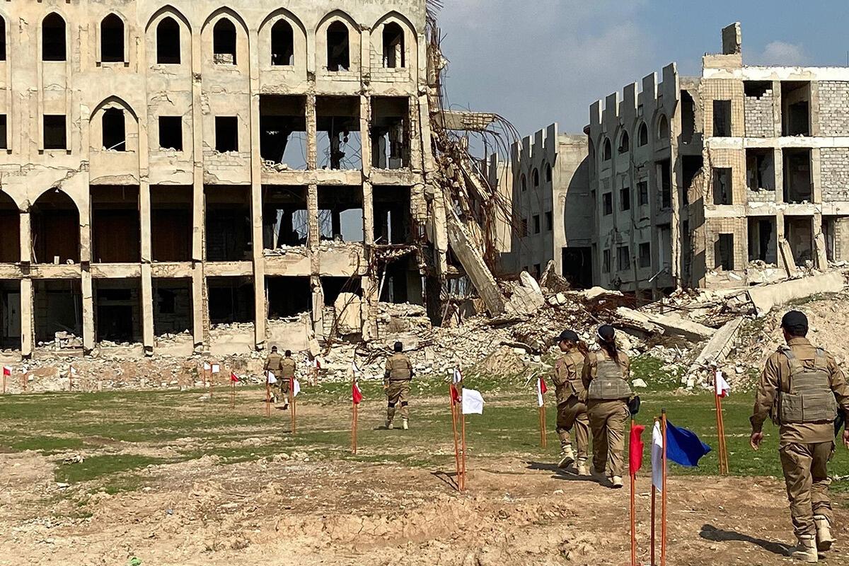 UNMAS Iraq mixed-gender teams partake in field training exercises in Mosul, Iraq.