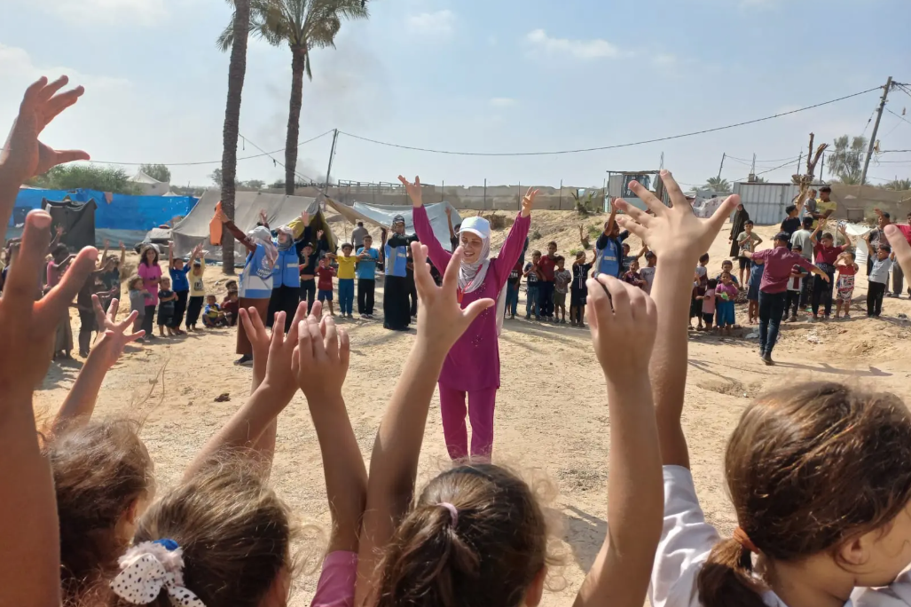 The Palestinian Organization for Development (POD) Risk Education Officer providing an EORE session for children in Khan Younes - Al Mawasi, Middle Area, Gaza Strip, June 2024